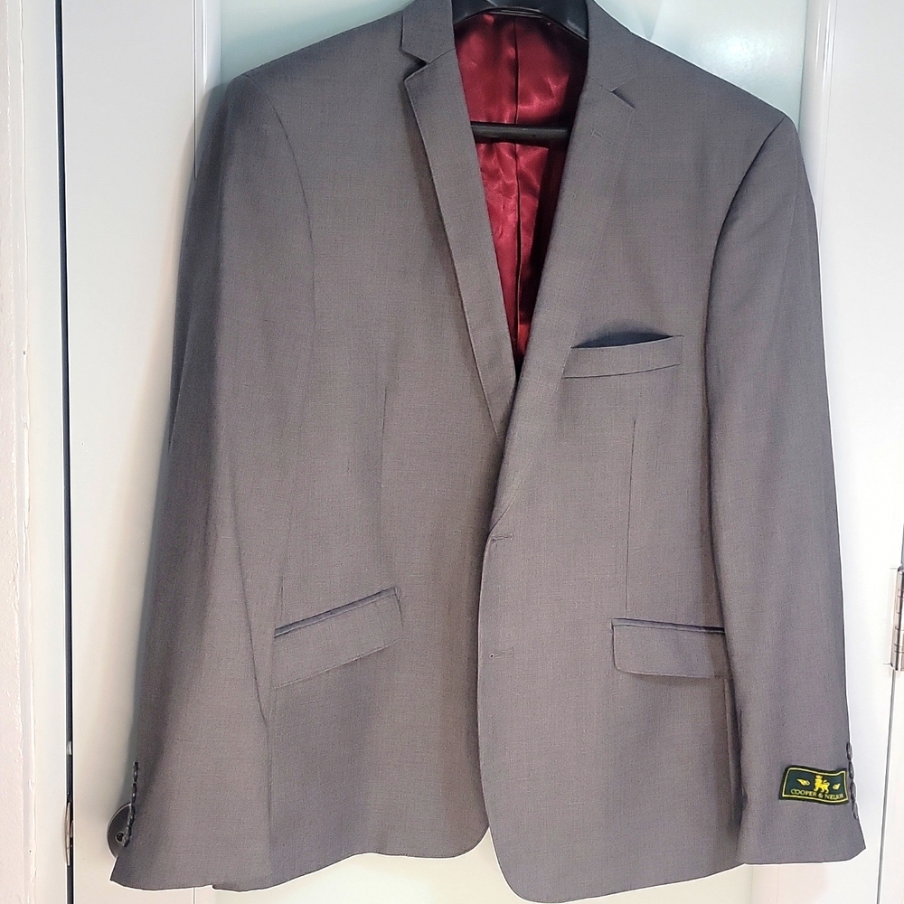 Cooper & Nelson Gray Suit Size 42R. New. Measures in Description